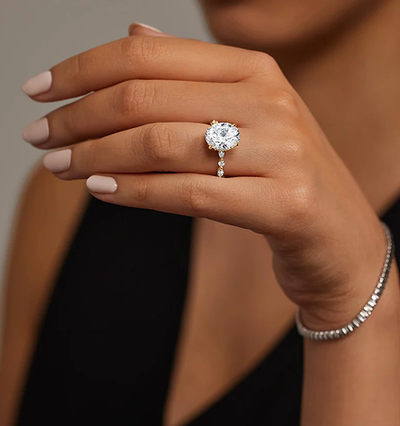 18K White Gold Elegant Side Stone Engagement Ring