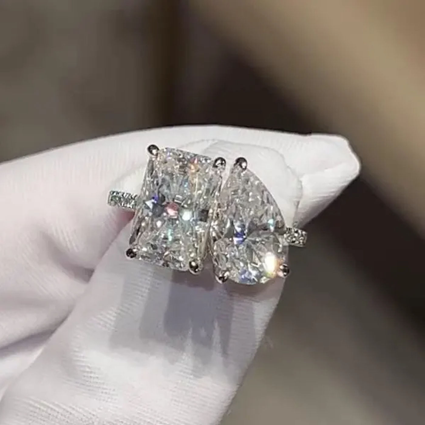 18K White Gold Timeless Elegance Solitaire Engagement Ring